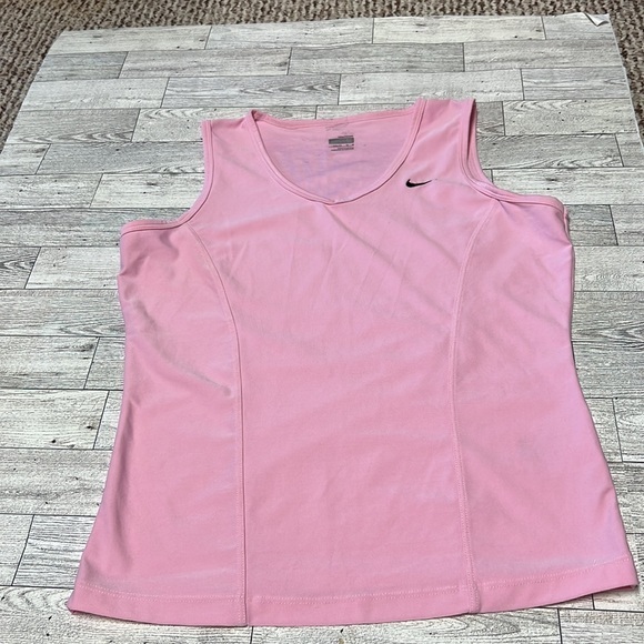 Nike‎ - Picture 4 of 7